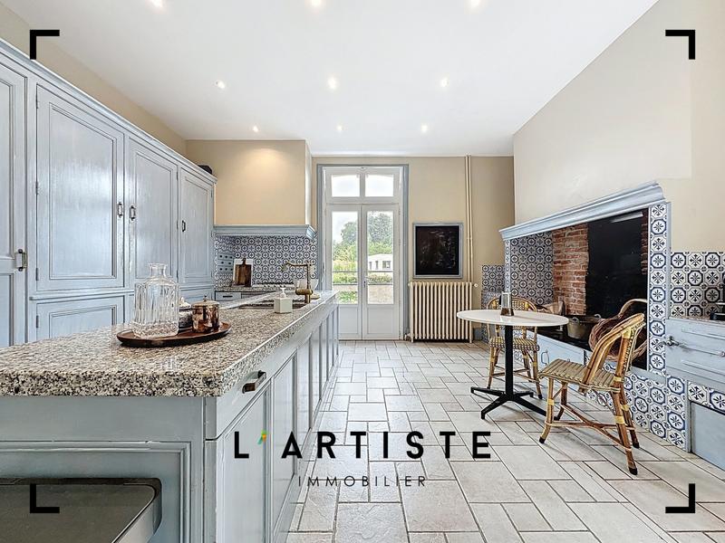 Maison - 353 m² - 11 pièces