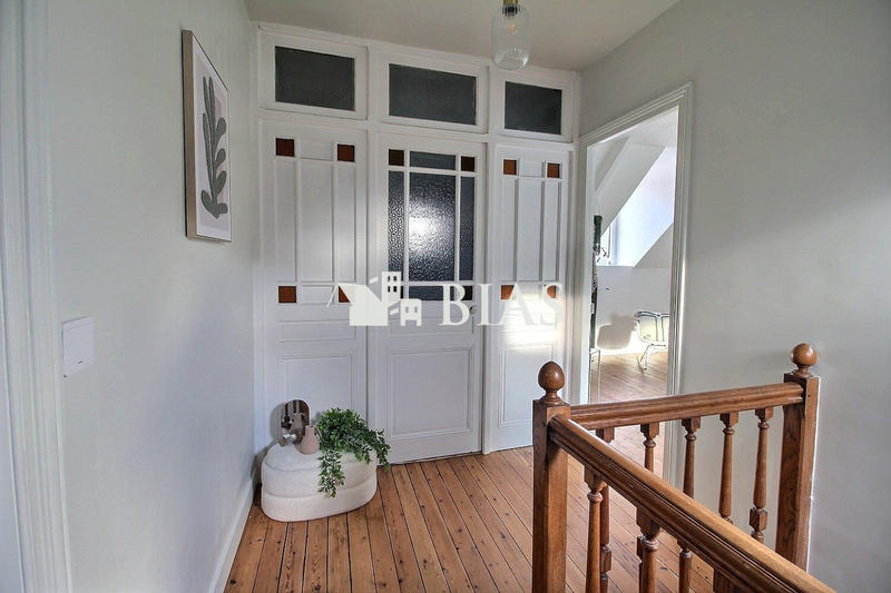 Maison - 250 m² - 10 pièces