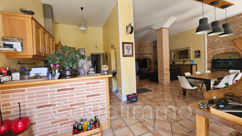 Maison - 415 m² - 10 pièces