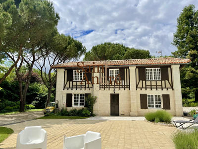 Maison - 340 m² - 10 pièces