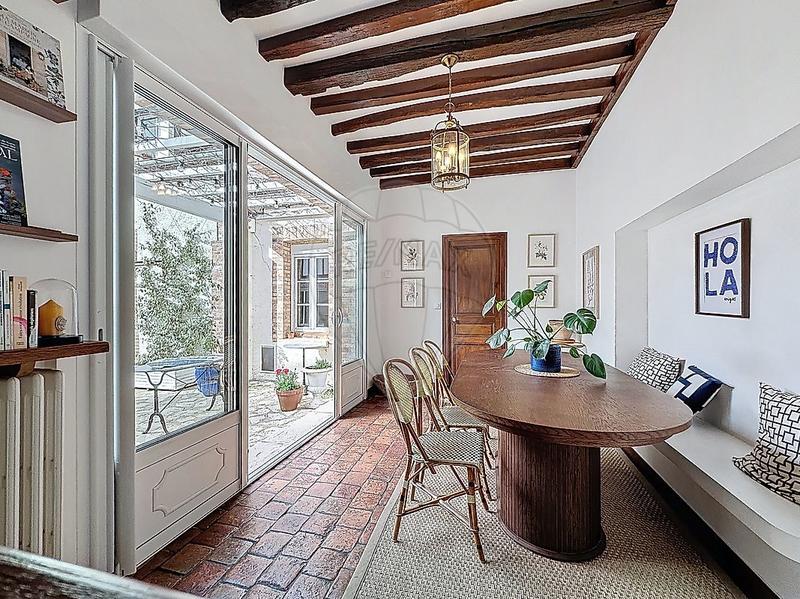 Maison - 222 m² - 9 pièces