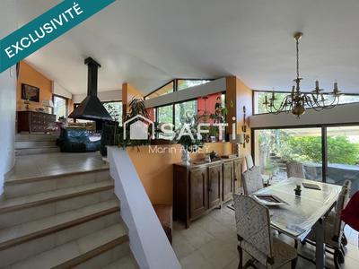 Maison - 175 m² - 10 pièces