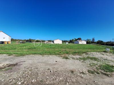 Terrain constructible - 1 300 m²