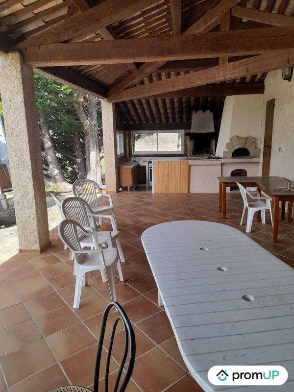 Villa - 220 m² - 8 pièces