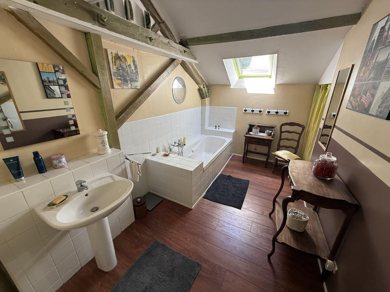 Maison - 235 m² - 8 pièces