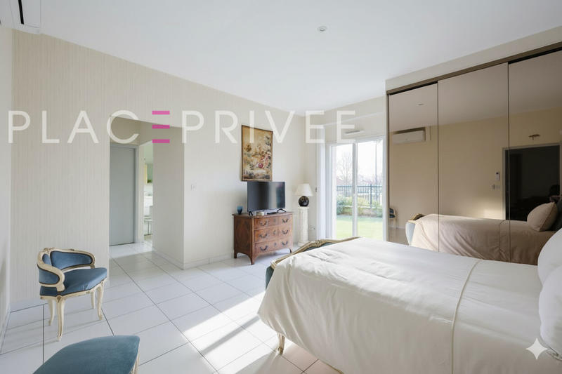 Maison - 225 m² - 7 pièces