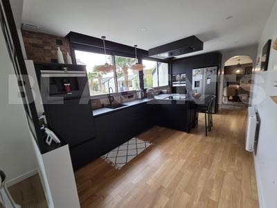 Maison - 190 m² - 5 pièces