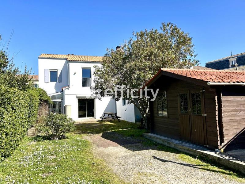 Maison - 210 m² - 9 pièces