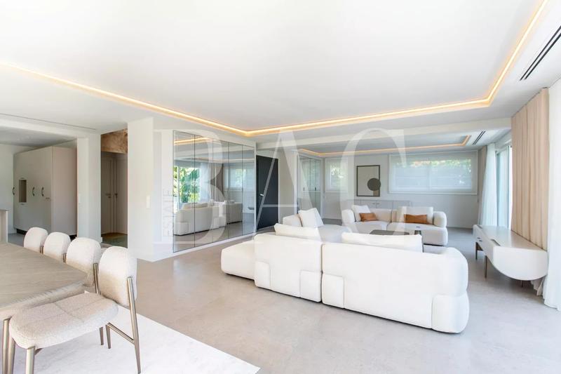 Villa - 320 m² - 8 pièces