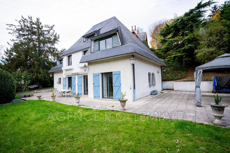 Maison - 180 m² - 7 pièces