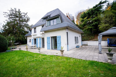 Maison - 180 m² - 7 pièces