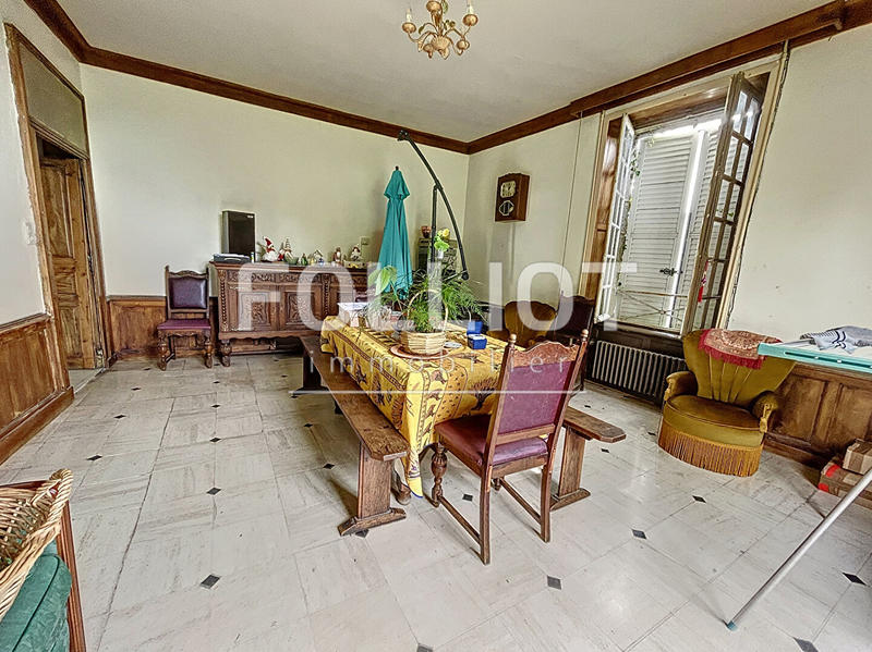 Maison - 230 m² - 10 pièces