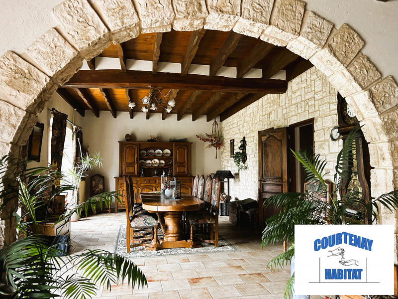 Maison traditionnelle - 280 m² - 7 pièces