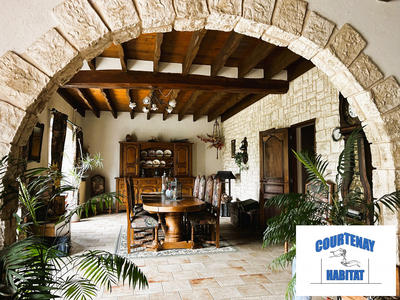 Maison traditionnelle - 280 m² - 7 pièces