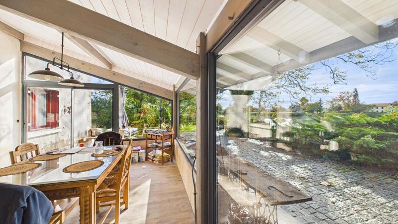 Maison - 550 m² - 27 pièces