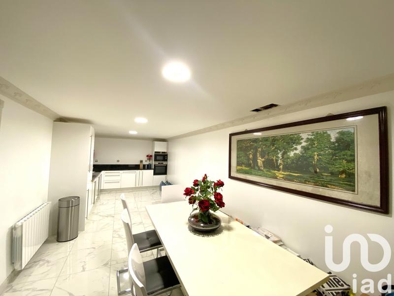 Maison - 325 m² - 10 pièces