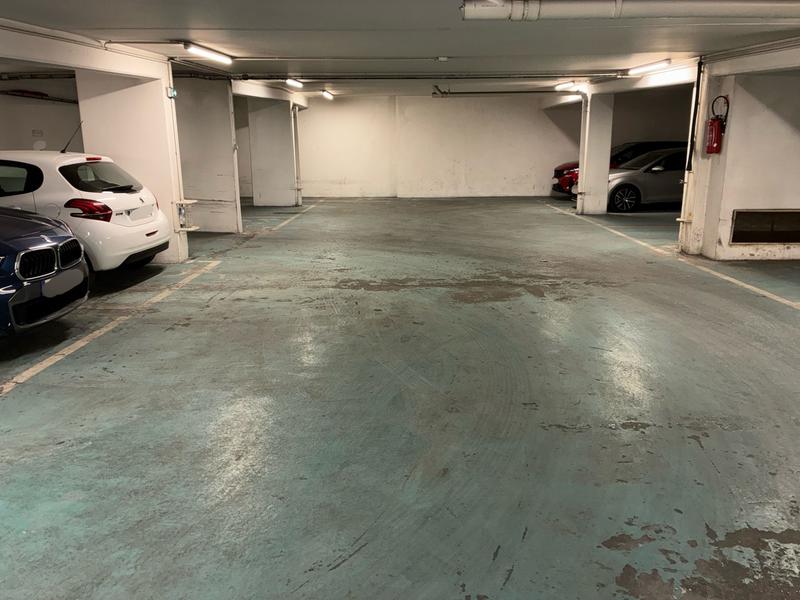 Parking / Garage - 12 m²