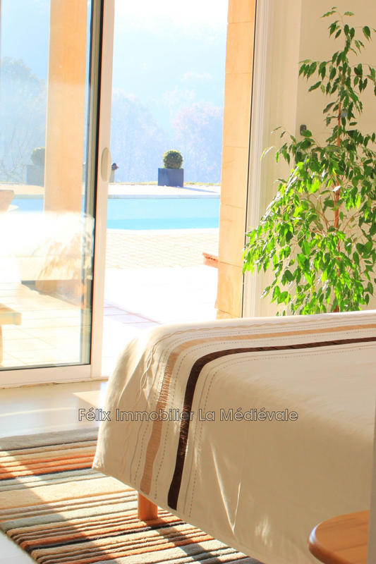 Demeure - 230 m² - 5 pièces