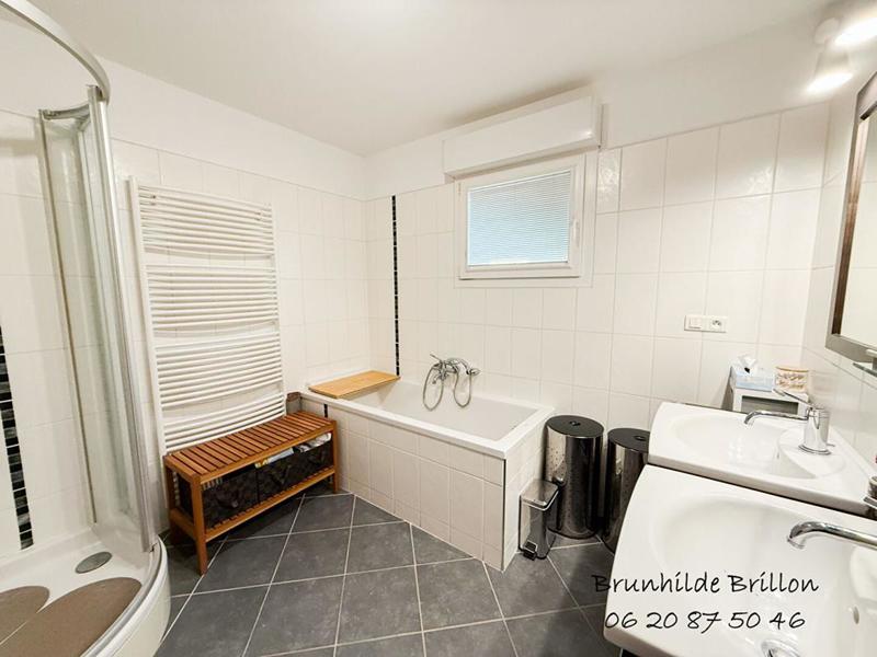 Maison - 190 m² - 8 pièces