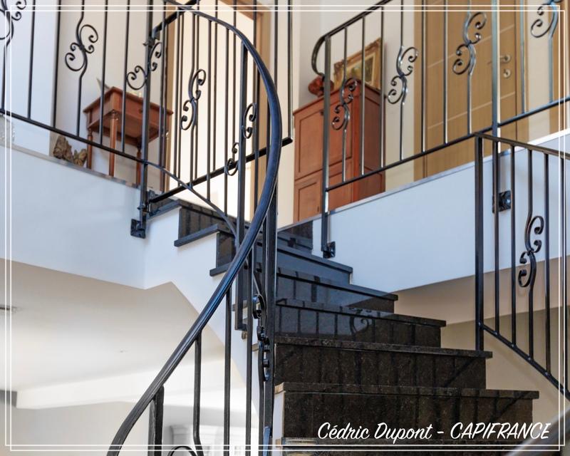 Maison - 285 m² - 8 pièces