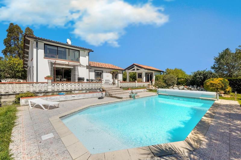 Maison - 192 m² - 5 pièces