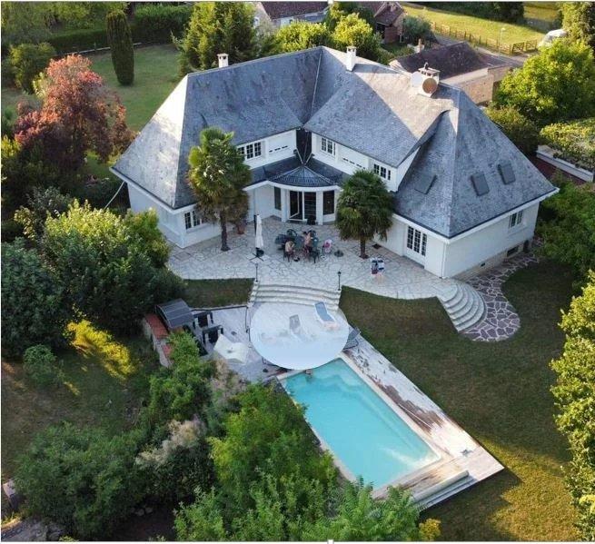 Propriété - 318 m² - 10 pièces