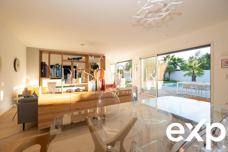 Villa - 220 m² - 7 pièces