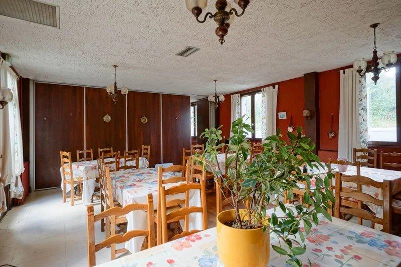 Maison - 453 m² - 12 pièces