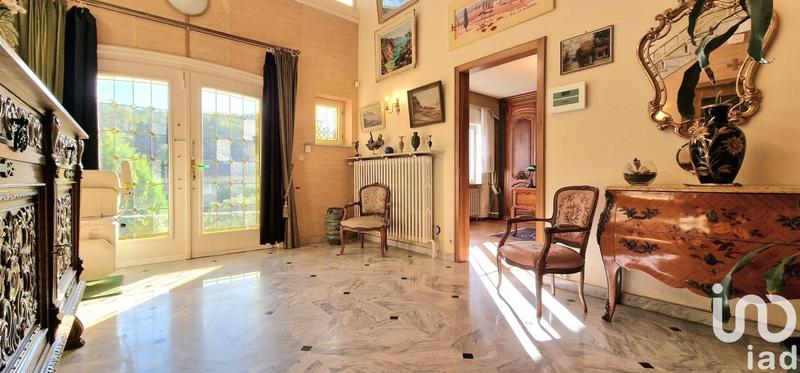 Maison - 334 m² - 10 pièces