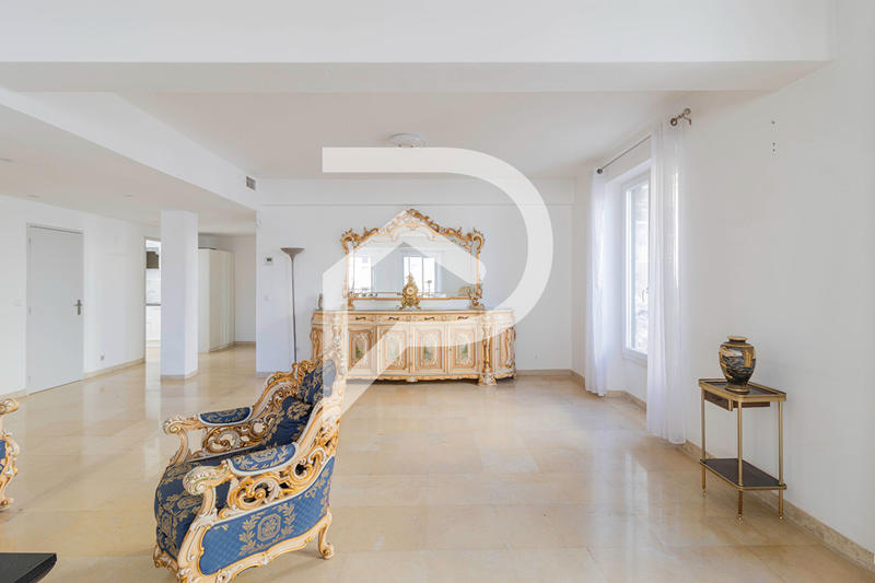 Appartement - 180 m² - 5 pièces