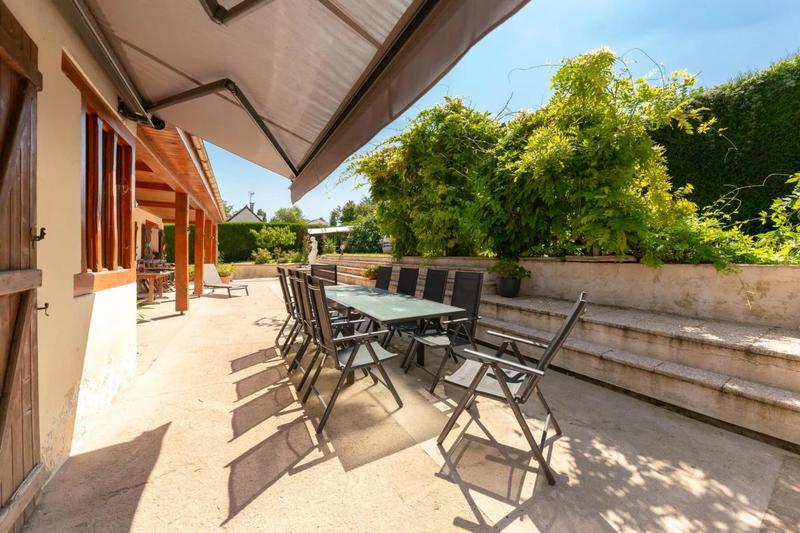 Maison - 260 m² - 6 pièces