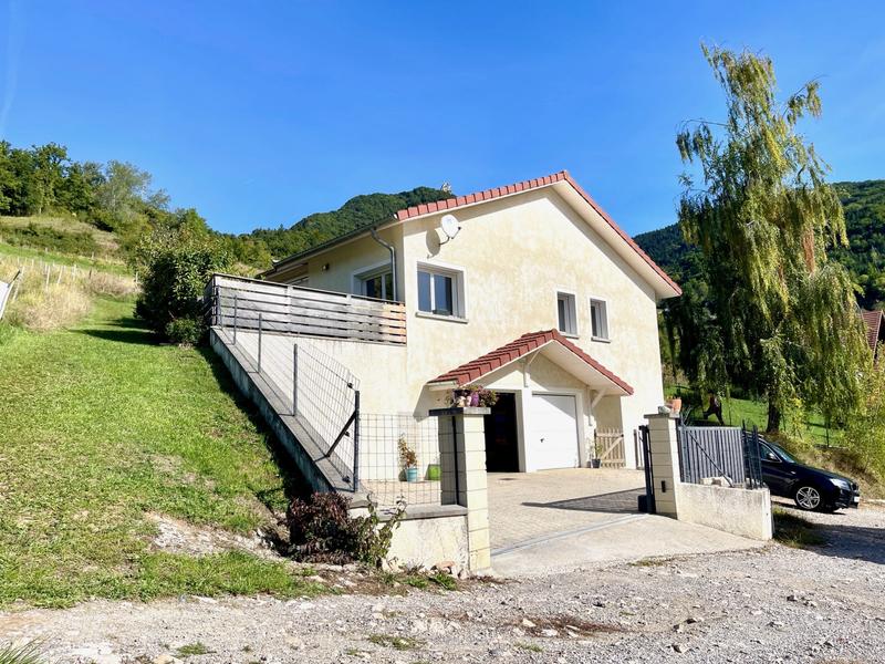 Maison - 104 m² - 4 pièces