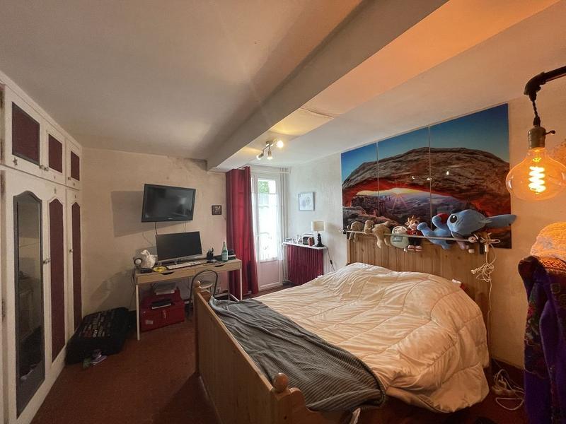 Maison traditionnelle - 250 m² - 10 pièces