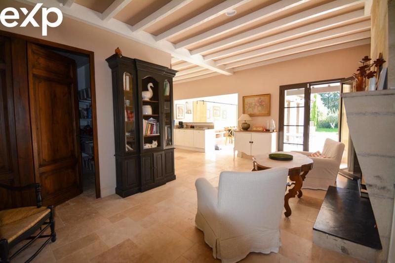 Demeure - 300 m² - 9 pièces