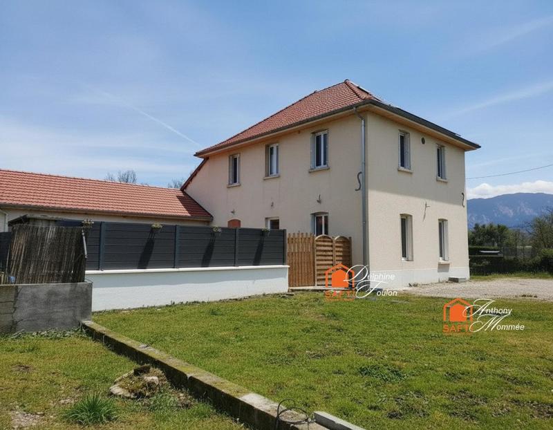 Maison - 234 m² - 10 pièces