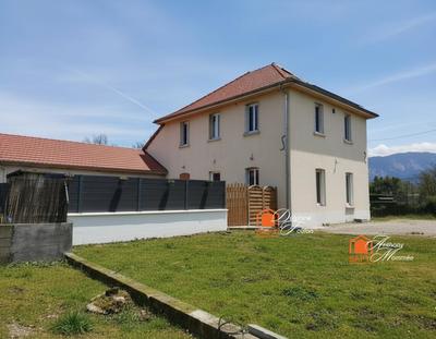 Maison - 234 m² - 10 pièces