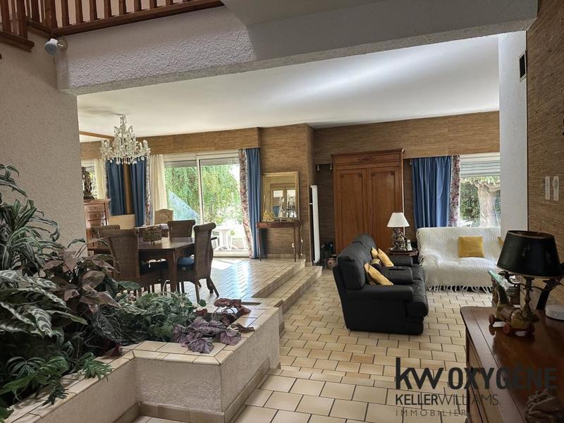 Maison - 185 m² - 6 pièces