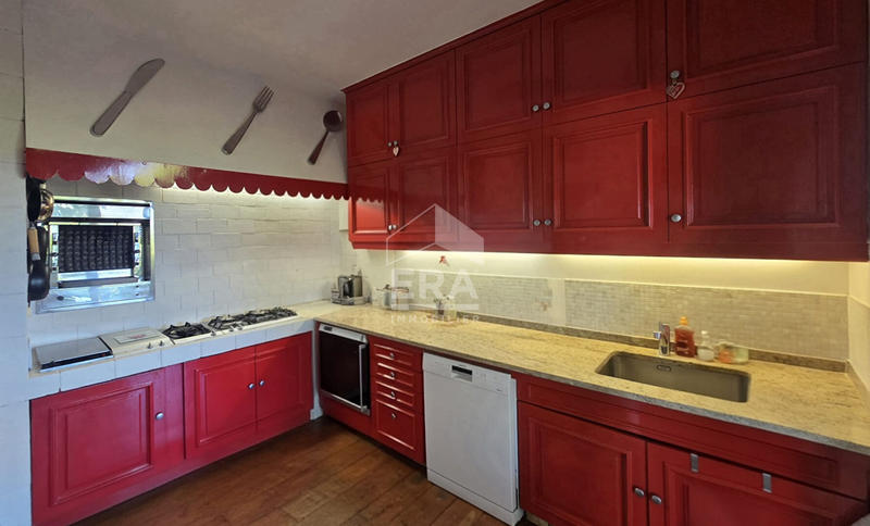 Villa - 300 m² - 10 pièces