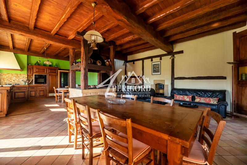 Maison - 270 m² - 10 pièces