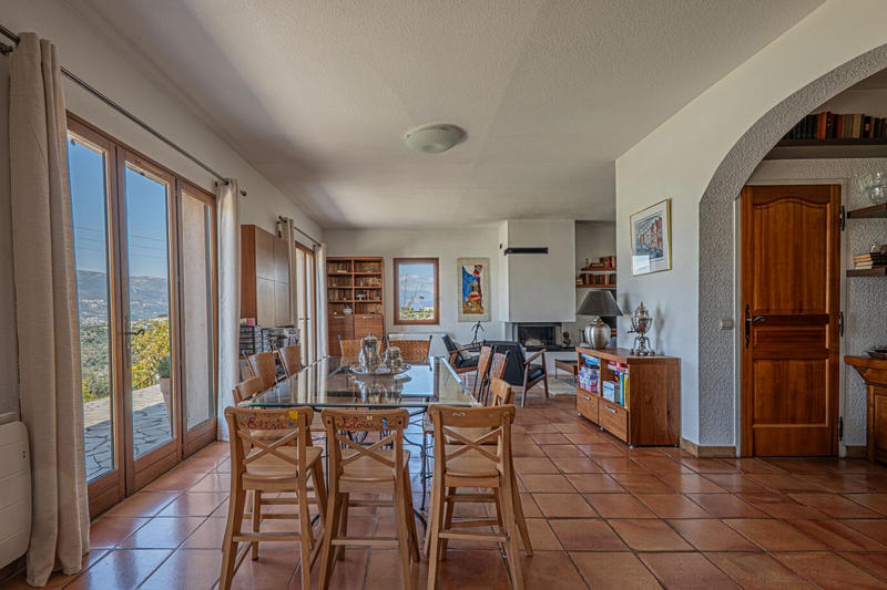 Maison - 181 m² - 8 pièces