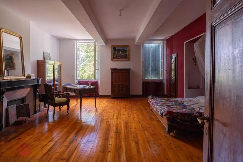 Maison de maîtres - 409 m² - 13 pièces