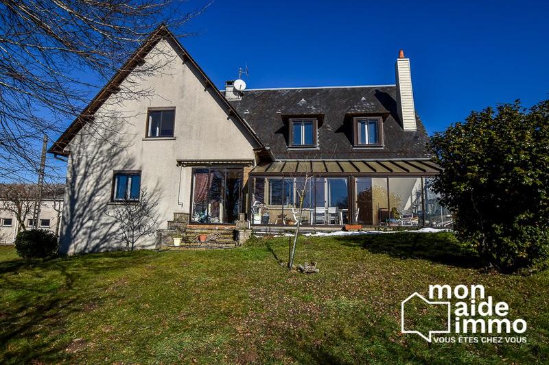 Maison traditionnelle - 240 m² - 9 pièces