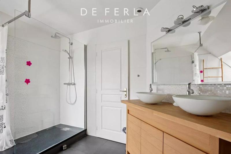 Propriété - 210 m² - 8 pièces