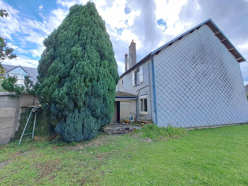 Maison - 208 m² - 8 pièces