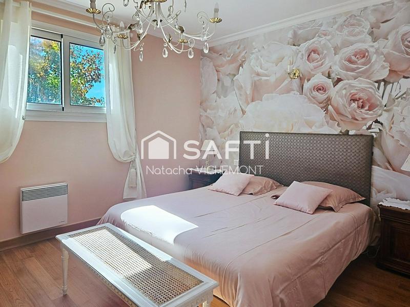 Villa - 262 m² - 9 pièces