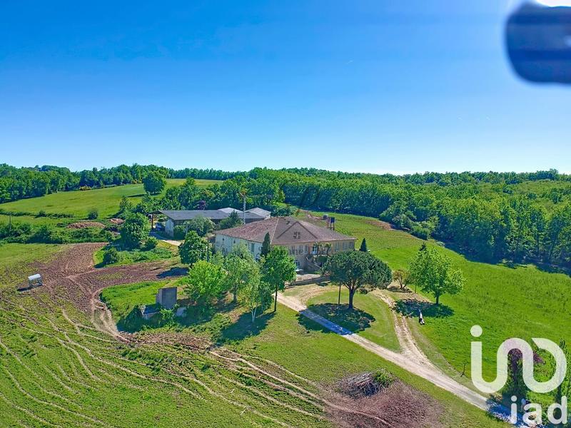 Maison - 415 m² - 15 pièces