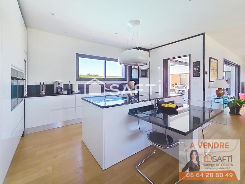 Maison - 265 m² - 6 pièces