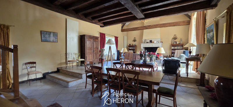 Maison - 373 m² - 10 pièces