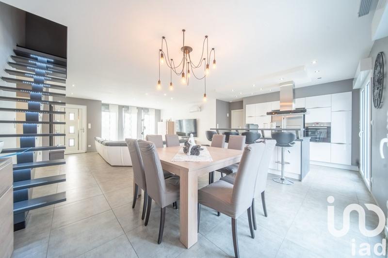 Maison - 121 m² - 5 pièces