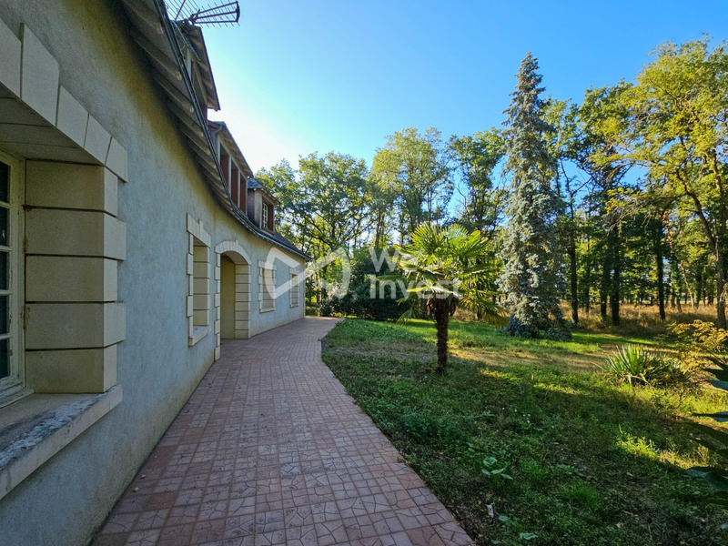 Maison - 250 m² - 8 pièces